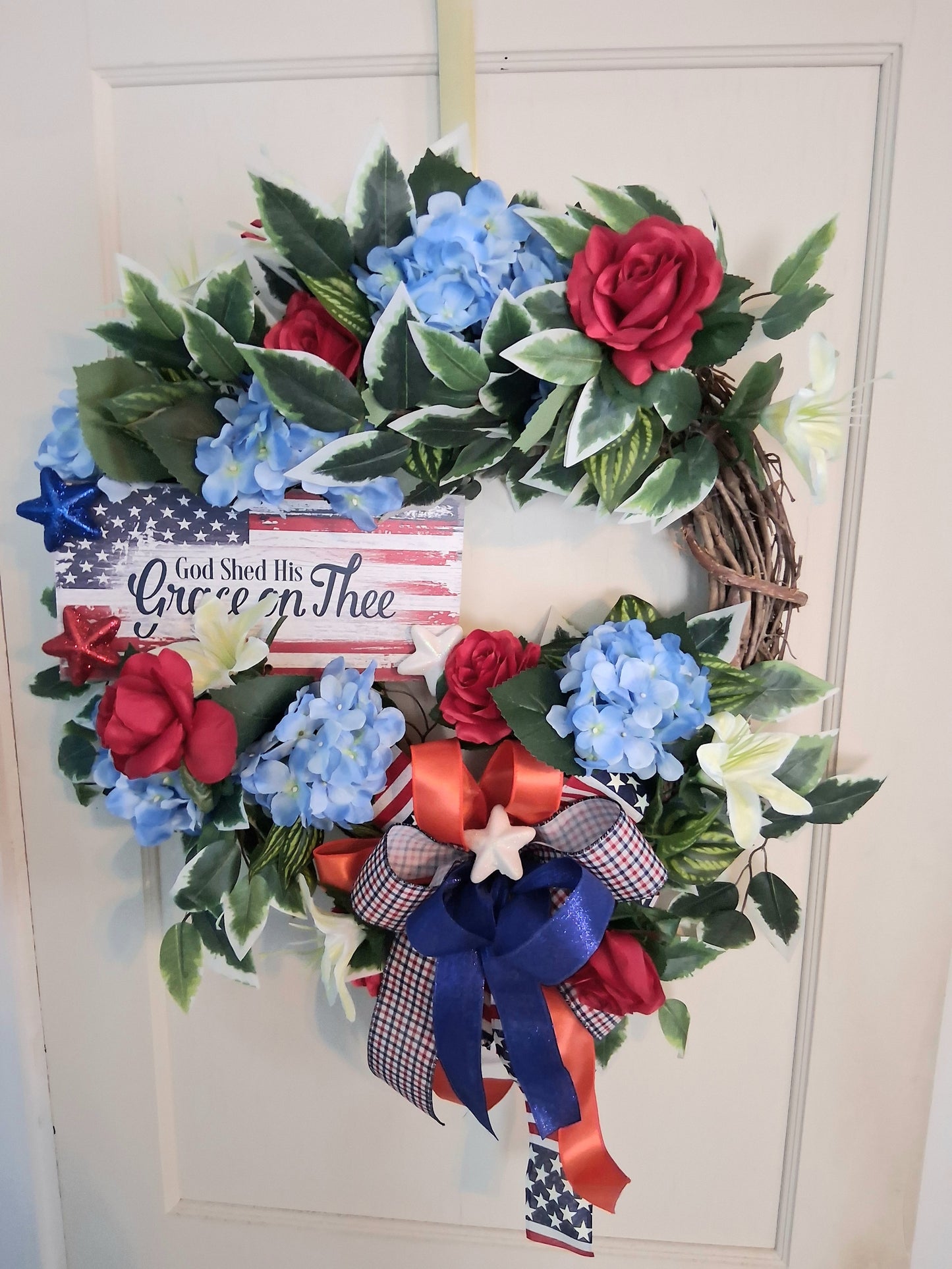 18" Patriotic Wreath with God Shed His Grace on Thee Sign