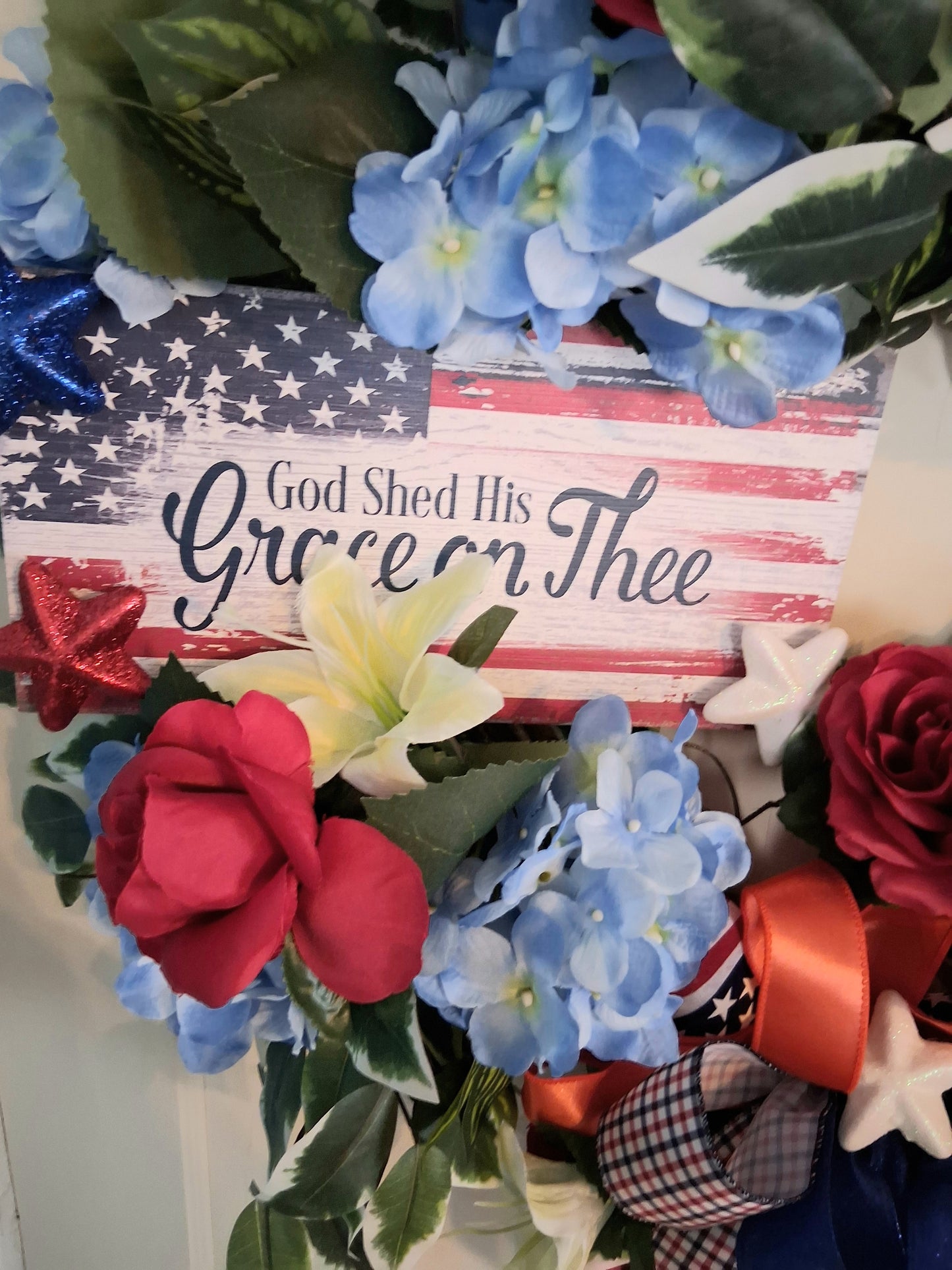 18" Patriotic Wreath with God Shed His Grace on Thee Sign