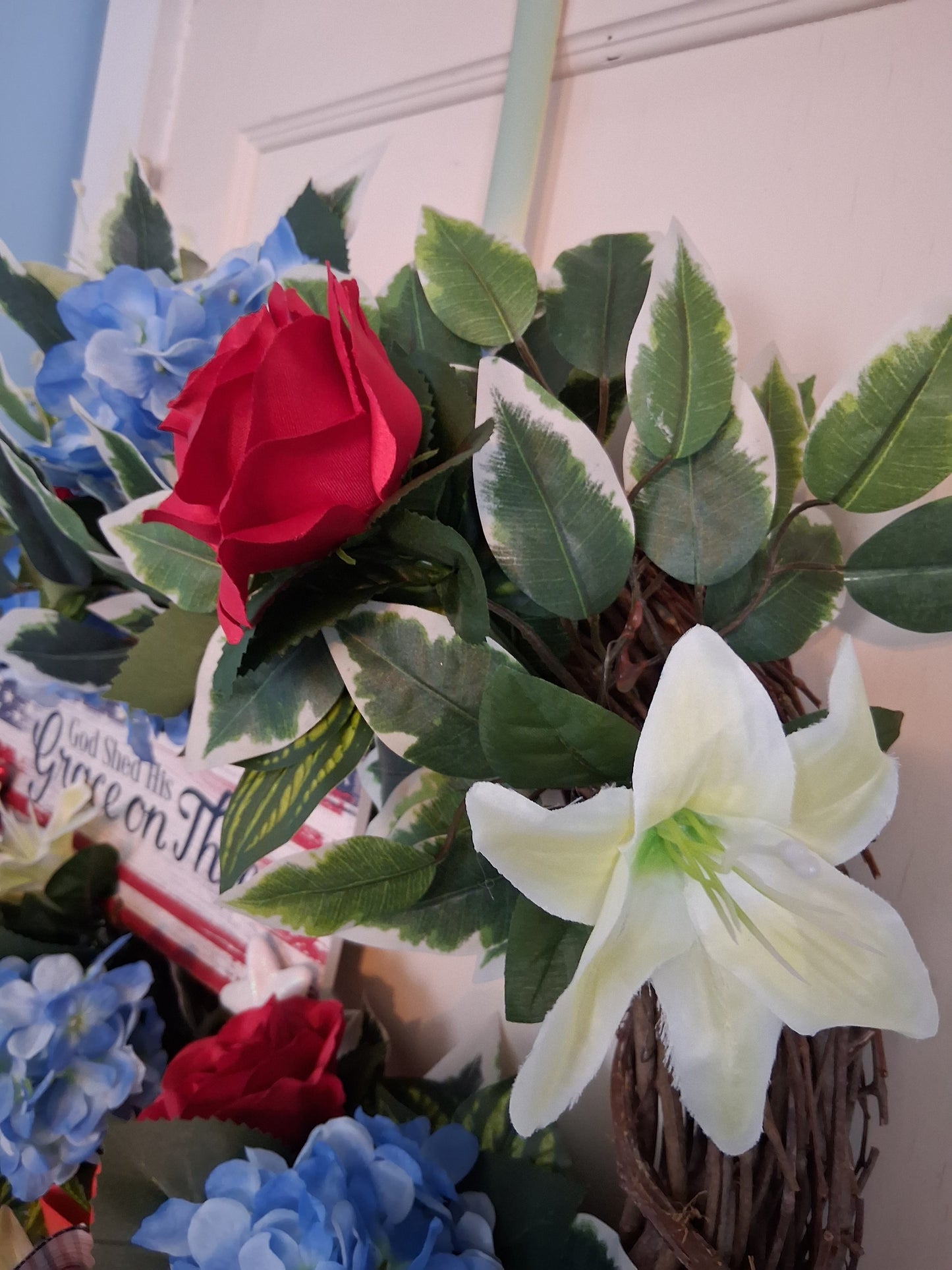 18" Patriotic Wreath with God Shed His Grace on Thee Sign